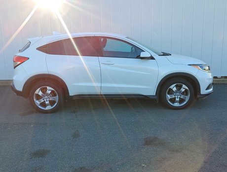 2022 Honda HR-V LX | Cam | USB | HtdSeats | Bluetooth | Keyless