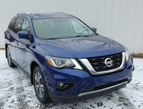 2019 Nissan Pathfinder SL | Leather | SunRoof | Cam | USB | XM | Keyless