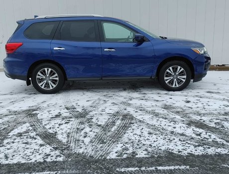 2019 Nissan Pathfinder SL | Leather | SunRoof | Cam | USB | XM | Keyless