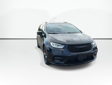 2022 Chrysler Pacifica Limited | Cam | Lthr | HtdSeat | Bluetooth | Aux