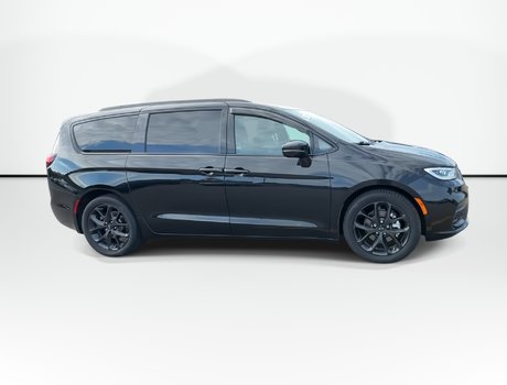2022 Chrysler Pacifica Limited | Cam | Lthr | HtdSeat | Bluetooth | Aux