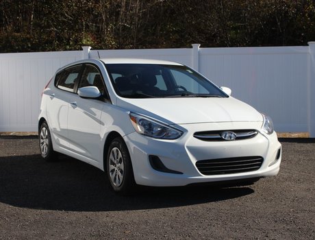 2015 Hyundai Accent L | 6-Spd | 138hp | USB | CD | AM/FM | ABS