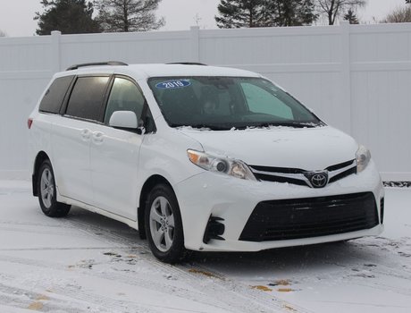 2019 Toyota Sienna LE | Cam | USB | HtdSeats | 8-Pass | Bluetooth