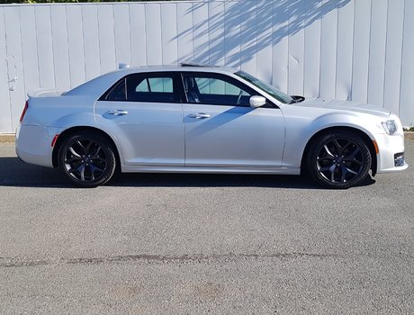 2022 Chrysler 300 300S | Leather | Roof | Cam | USB | HtdWheel