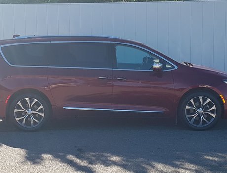 2017 Chrysler Pacifica Limited | Leather | Roof |DVD | Nav | Cam | USB