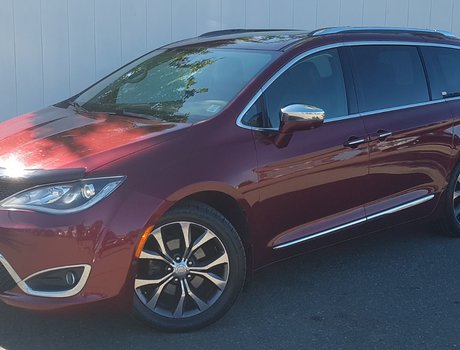 2017 Chrysler Pacifica Limited | Leather | Roof |DVD | Nav | Cam | USB