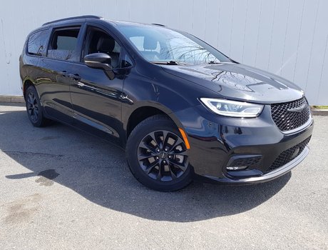 2022 Chrysler Pacifica Touring L | Leather | Cam | USB | Warr to 2028