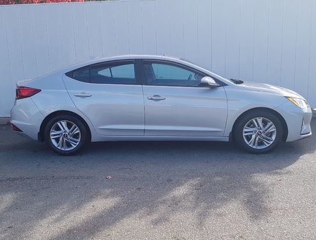 2020 Hyundai Elantra Preferred w/Sun & Safety Package | Roof | Cam