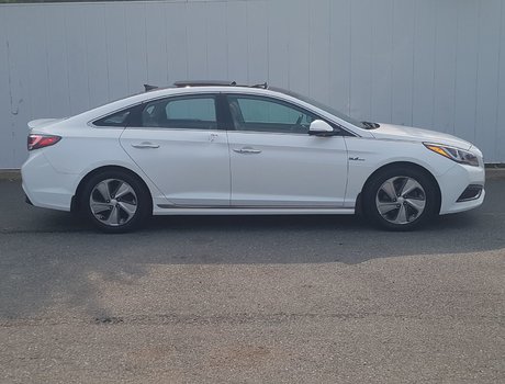 2016 Hyundai Sonata Hybrid Limited | Leather | Roof | Nav | Cam | USB