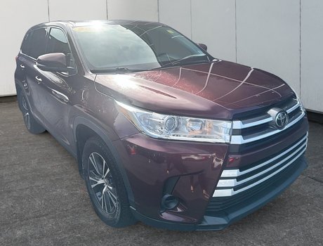 2019 Toyota Highlander LE | Cam | USB | HtdSeats | Bluetooth | Keyless