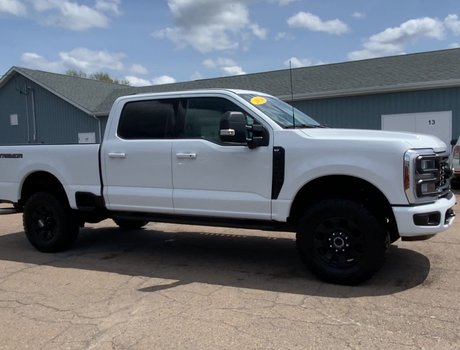 2024 Ford SUPER DUTY F-250 SRW XLT | 4WD | Warranty Until Oct 2029