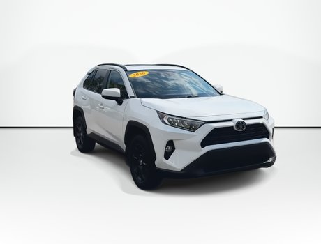 2020 Toyota RAV4 XLE | Roof | USB | Cam | HtdWheel | Bluetooth