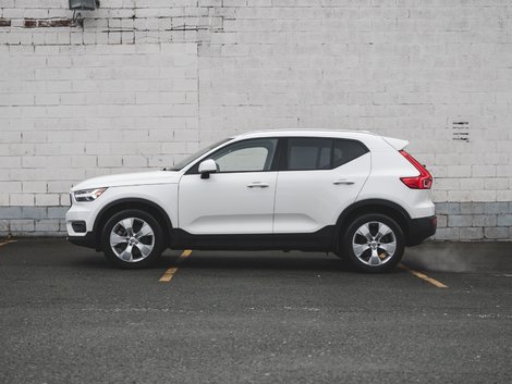 2021 Volvo XC40 T5 AWD Momentum