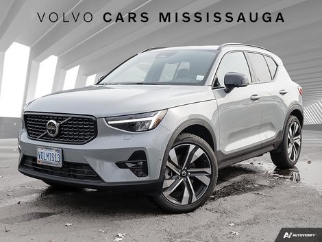 2025 Volvo XC40 B5 Plus Dark Theme