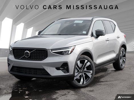 2025 Volvo XC40 B5 Plus Dark Theme