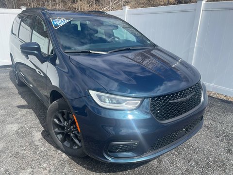 2022 Chrysler Pacifica S Touring | Car Play | 7 Passenger | Sto N Go Seat