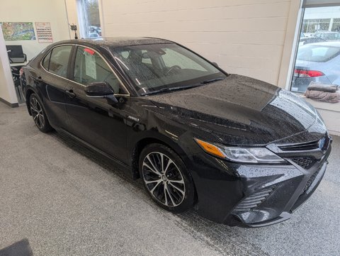 Toyota Camry Hybrid SE 2020