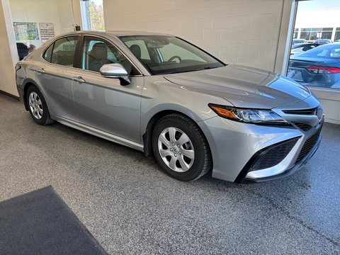 2022 Toyota Camry Hybrid SE