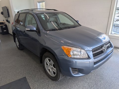 Toyota RAV4 Base V6 2010