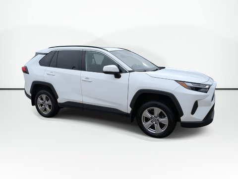 2022 Toyota RAV4 XLE | Sunroof | Cam | USB | HtdSeats