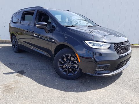 2022 Chrysler Pacifica Touring L | Leather | Cam | USB | Warr to 2028