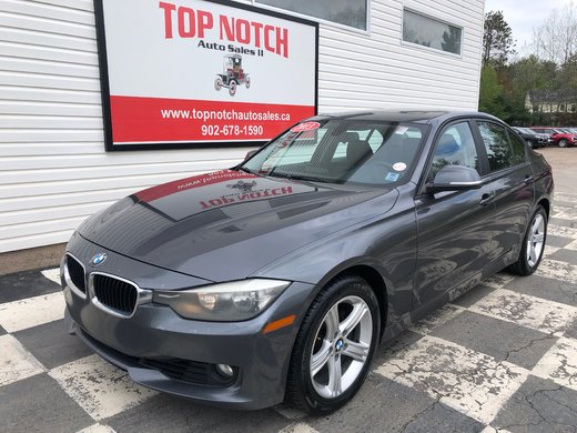 2013 BMW 328i xDrive Xdrive - sunroof, power memory seats, a/c, cruise