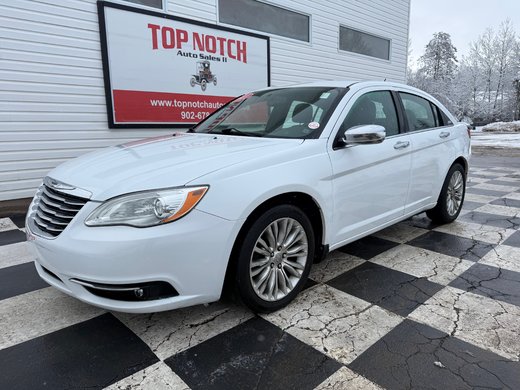 2011 Chrysler 200 Limited, keyless entry, backup camera, Bluetooth