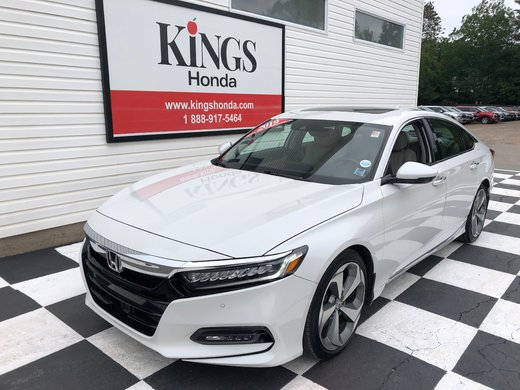 2019 Honda Accord Touring 2.0 - sunroof, power seats, reverse camera
