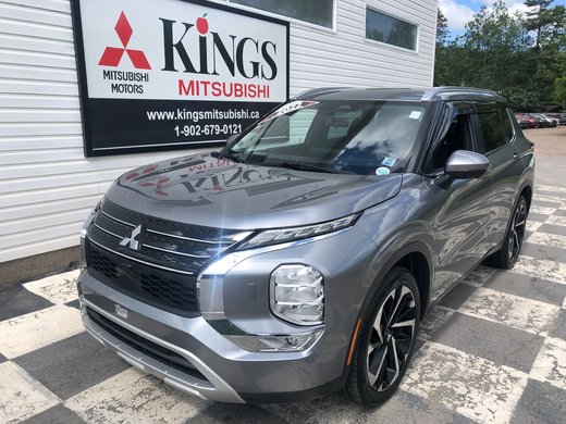 2022 Mitsubishi Outlander LE - sunroof, power & heated seats, reverse camera