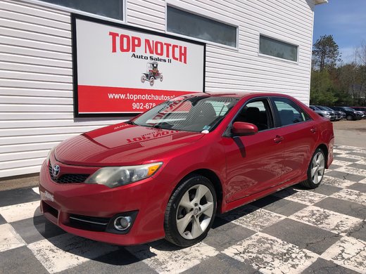 2013 Toyota Camry SE - power seats. reverse camera, bluetooth, a/c
