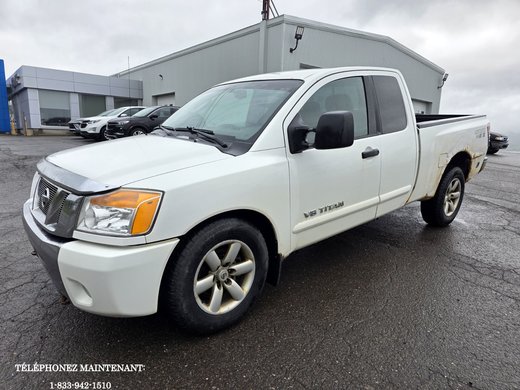 2010 Nissan Titan 4X4 + PICK-UP DE BOIS OU TERRE AGRICOLE