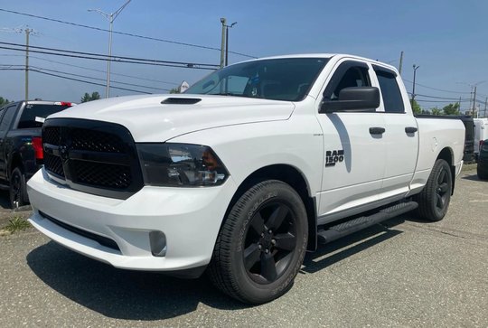 Ram 1500 Classic Express Night 4x4 V6 Boîte 6.4 2022