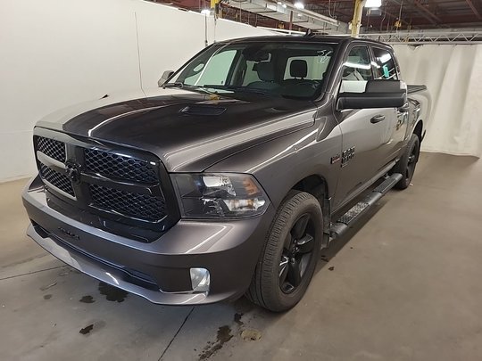 Ram 1500 Classic Express Night CrewCab V8 4x4 2023
