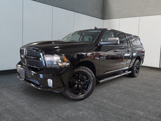 Ram 1500 Classic Express Night CrewCab V8 4x4 Boite de Fibre 2023