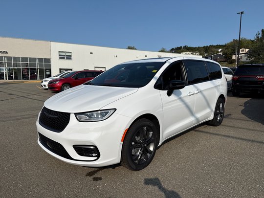 Chrysler Pacifica SELECT AWD 2026