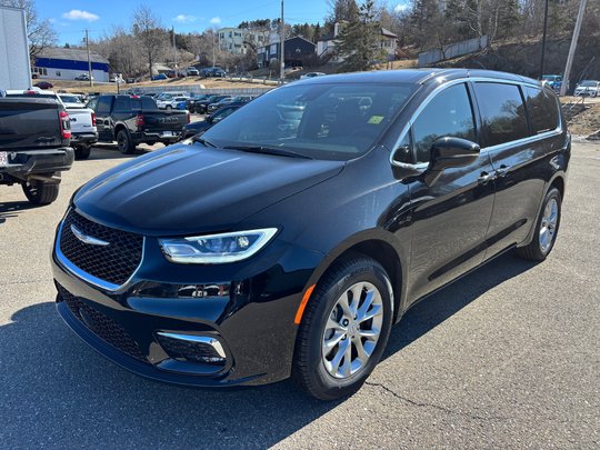 2026 Chrysler Pacifica SELECT AWD