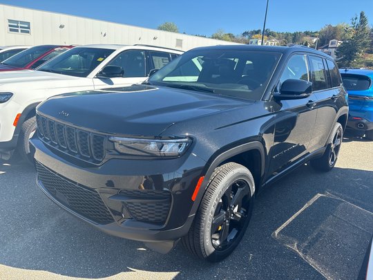 2025 Jeep GRAND CHEROKEE LAREDO ALTITUDE