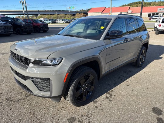 2027 Jeep Grand Cherokee LAREDO ALTITUDE