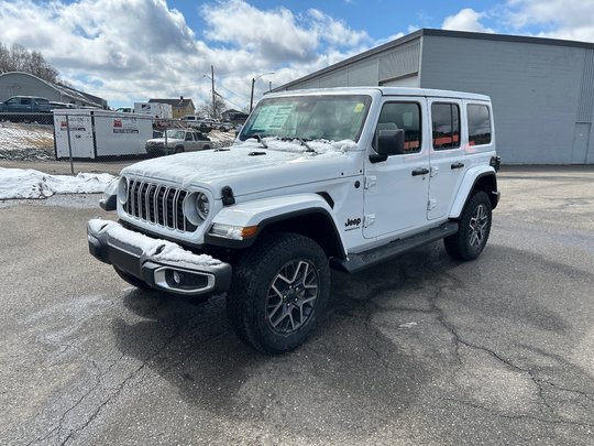 2025 Jeep WRANGLER 4-Door SAHARA