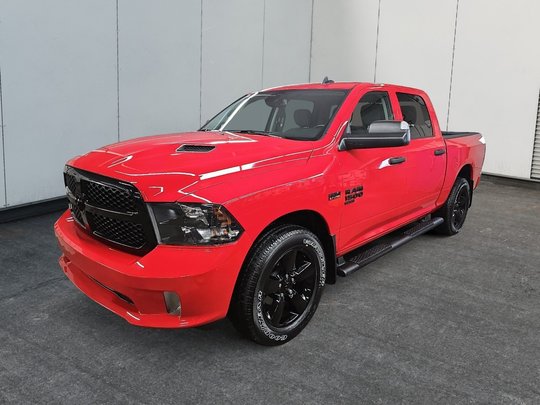 2023 Ram 1500 Classic EXPRESS 4X4 CREW CAB NIGHT EDITION // V8