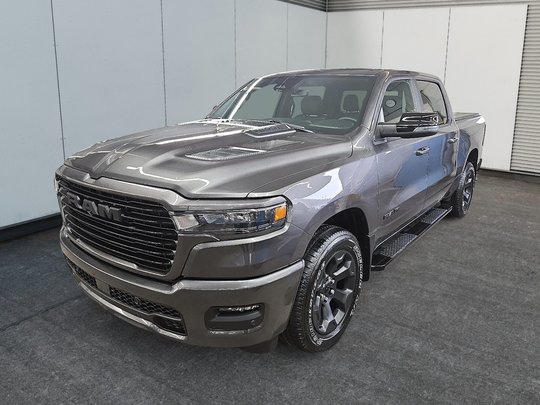 Ram 1500 SPORT 4X4 CEW CAB // TOIT PANORAMIQUE 2025