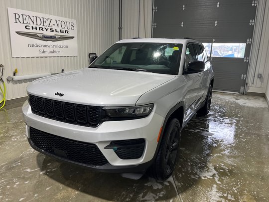 2025 Jeep Grand Cherokee LAREDO ALTITUDE