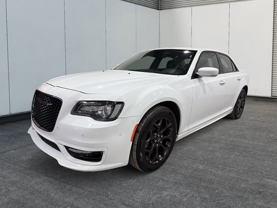 2023 Chrysler 300 300 Touring L