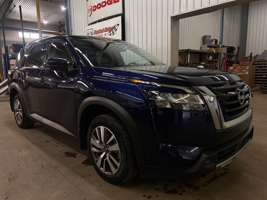 2023 Nissan Pathfinder SL
