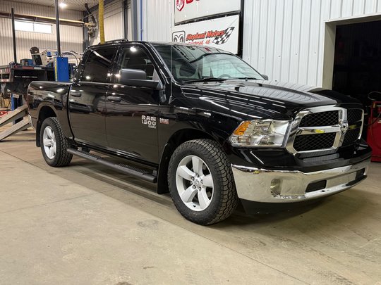 2024 Ram 1500 Classic Tradesman Crew Cab Hemi 4x4