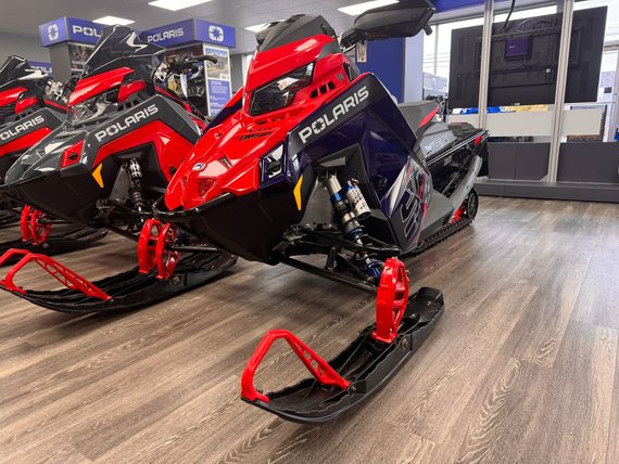 Polaris INDY XCR 9R 136 MIDNIGHTBLUE METTALIC & INDY RED 2025