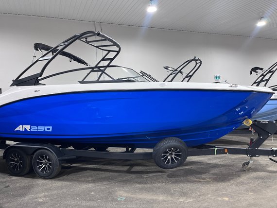2025 Yamaha AR250