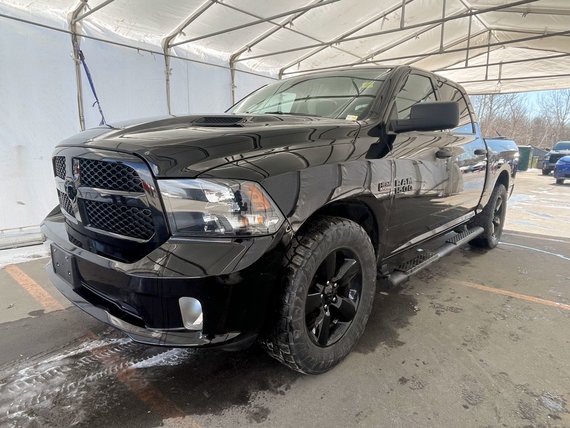 Ram 1500 Classic NIGHT EDITION CREW 4X4 V8 *SIÈGES / VOLANT CHAUFF* 2023