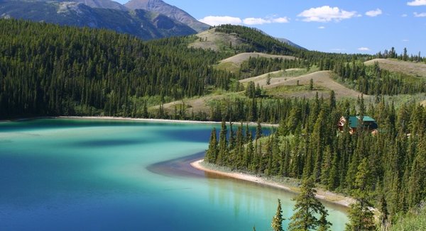 Alaska Highway in the Yukon, an exceptional road trip to do with the 2016 Toyota RAV4!
