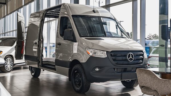 Mercedes-Benz Sprinter: Discover All Versions of the Most Versatile Van on the Market
